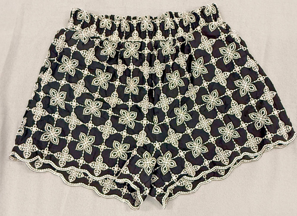 Julia by Love J Shorts Womens Large Black Embroidered Scalloped Hem Summer Boho
